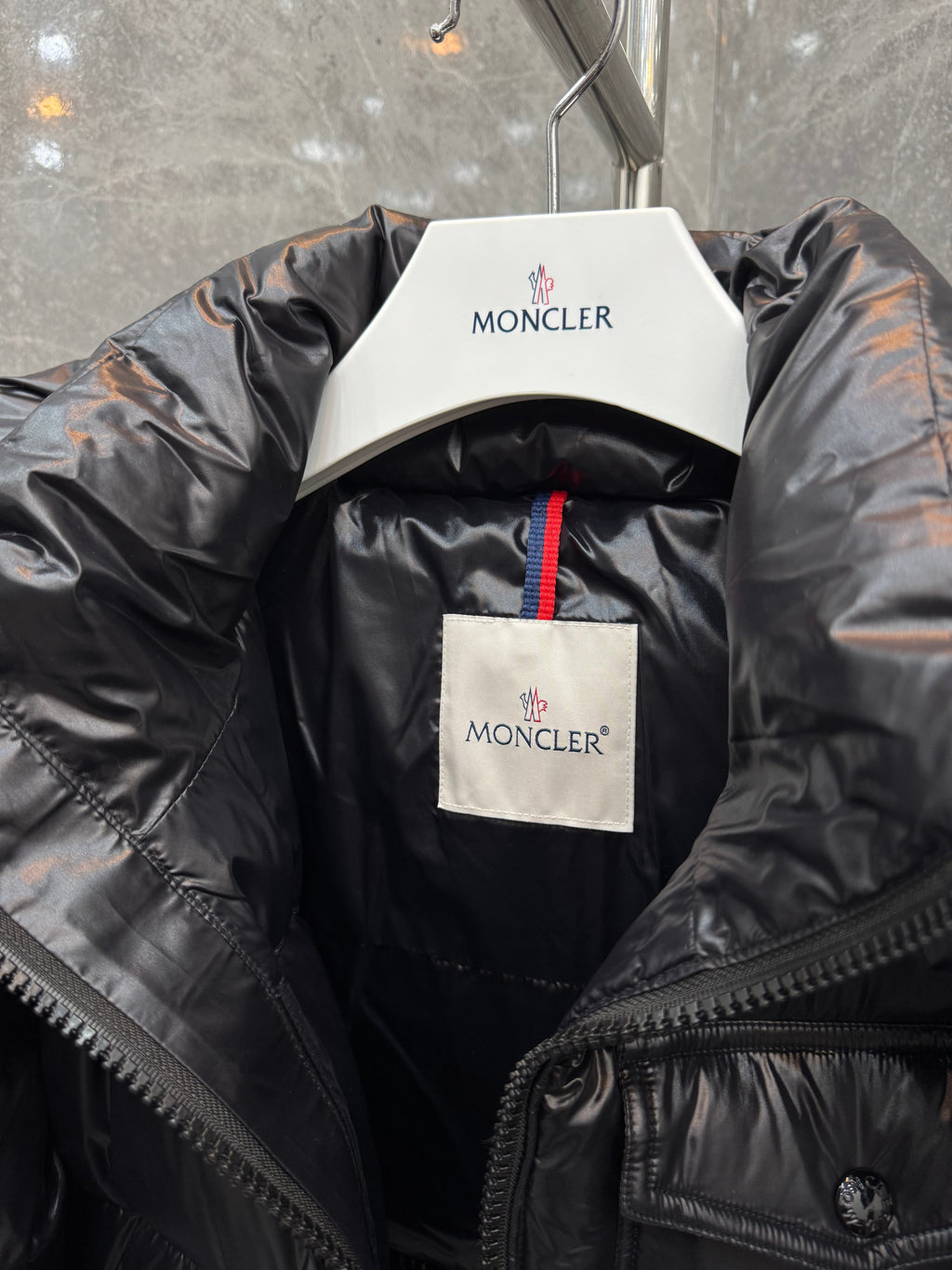 MC - Mont (Black & Red)