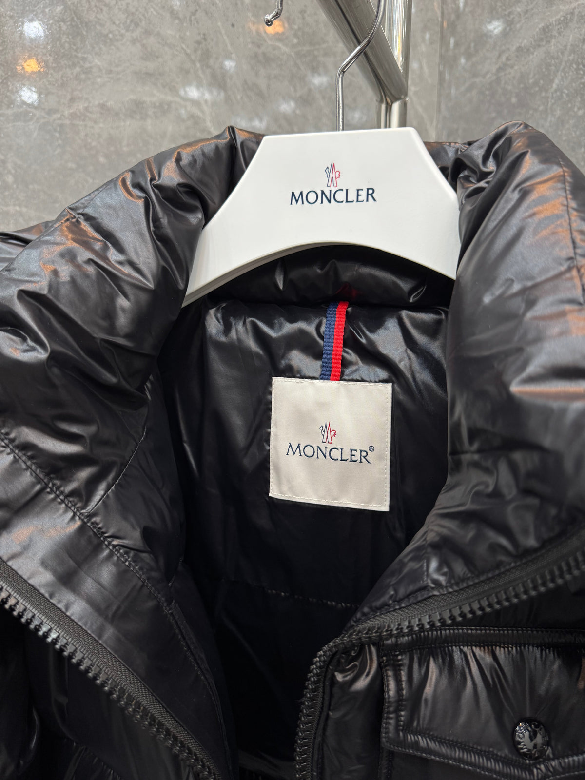MC - Mont (Black & Red)